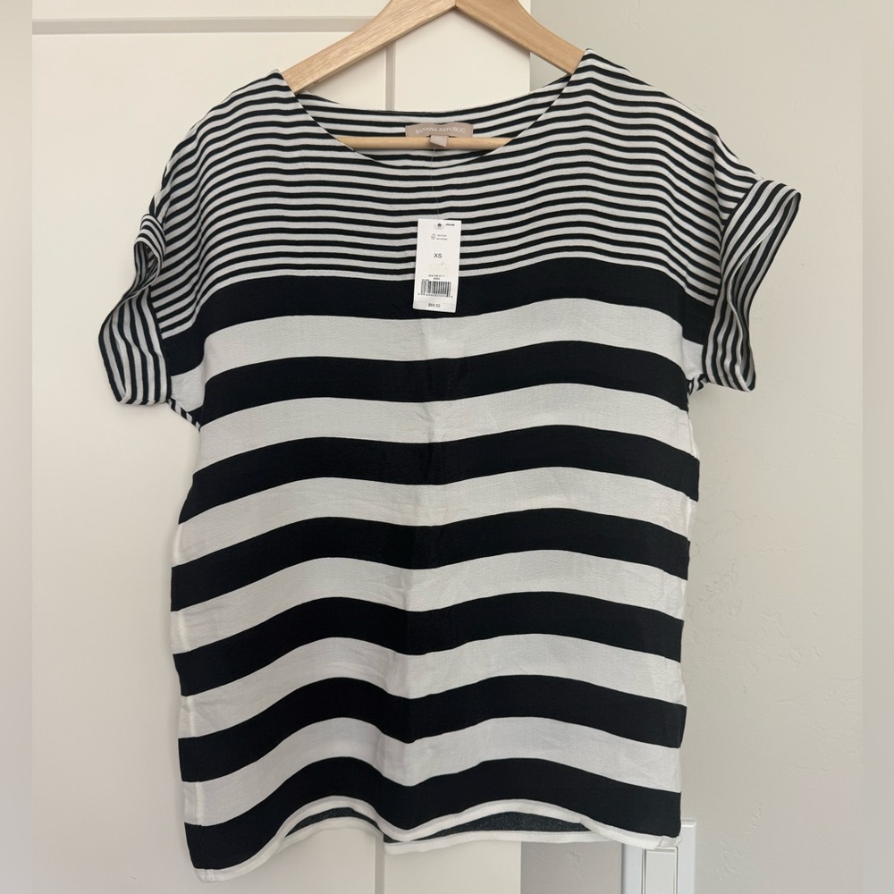 NWT Banana Republic Navy and White Blouse Sz XS